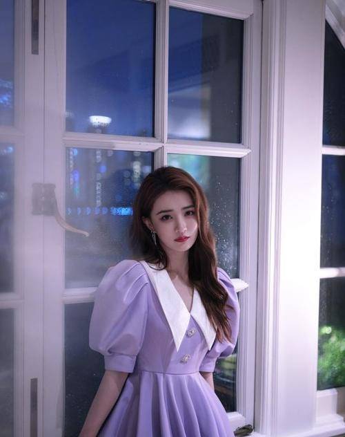 初恋|年轻就是好啊，徐璐穿香芋紫裙美如初恋，双腿也太细了吧