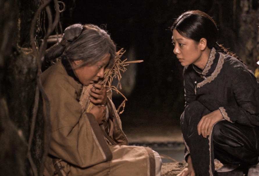 带着|网络热度第一，票房第一，这部恐怖片凭什么这么“豪横”？