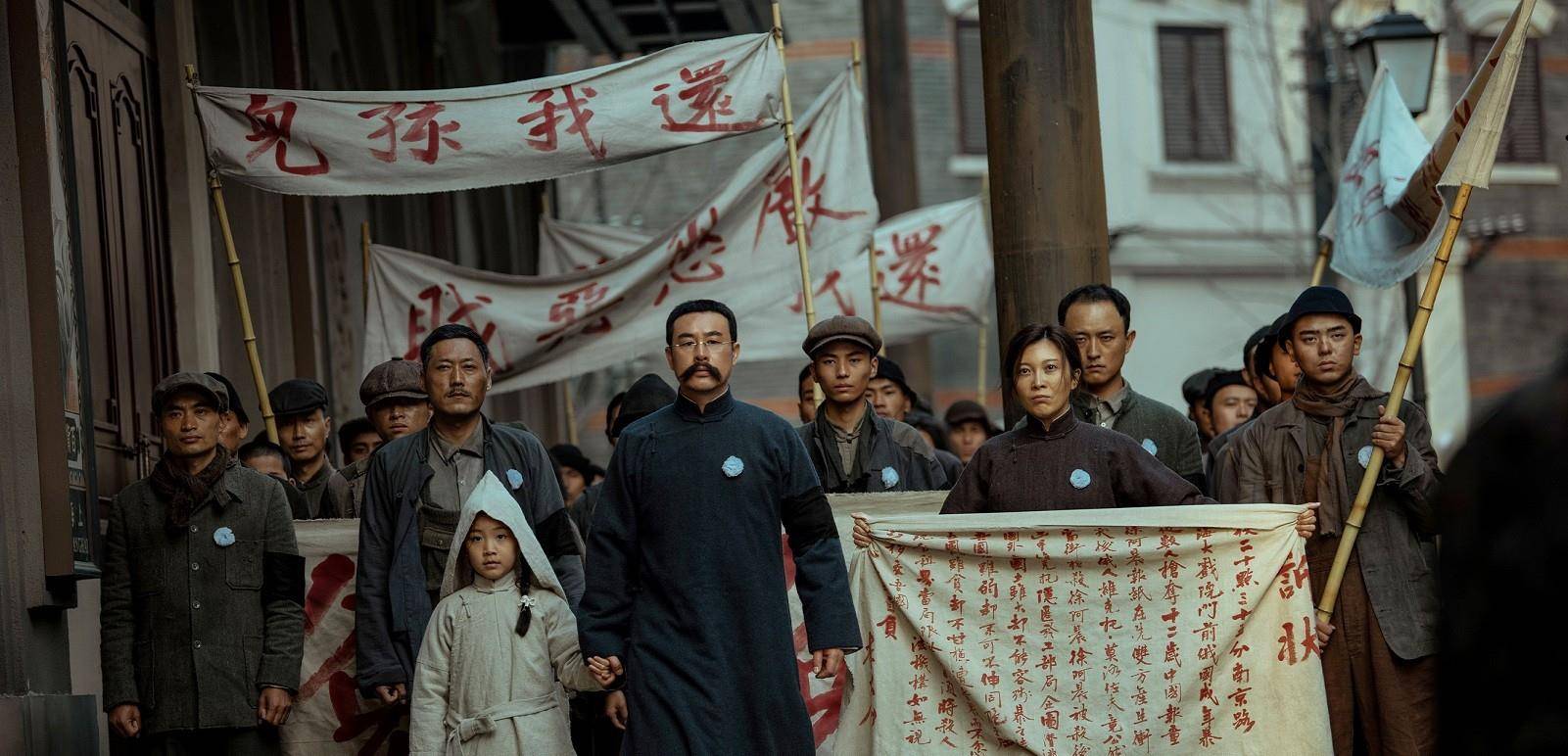 张颂文|同期第一，《人民日报》两次点赞，这部电影凭什么这么火？