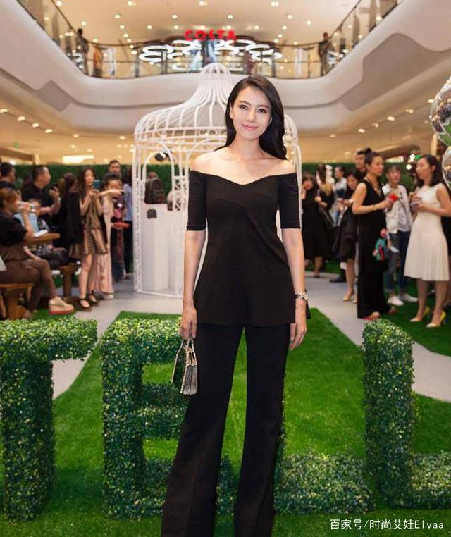 身材|高圆圆罕见这么高调，大红V领裙反穿成秀背装，辣妈身材惹人羡慕
