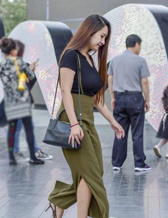 面料|微胖的身材，更适合阔腿裤穿搭，轻盈显瘦又显美的气场?