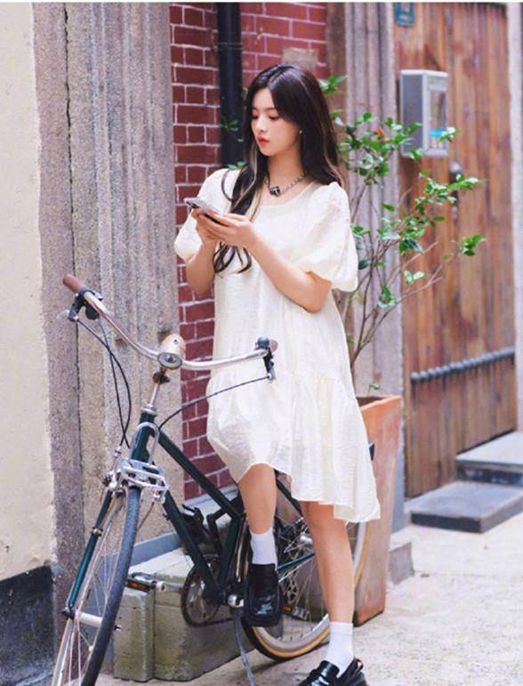 魅力|真替毛晓彤“捉急”,穿拖鞋就去赶飞机,好在穿泡泡裙仍美似仙女