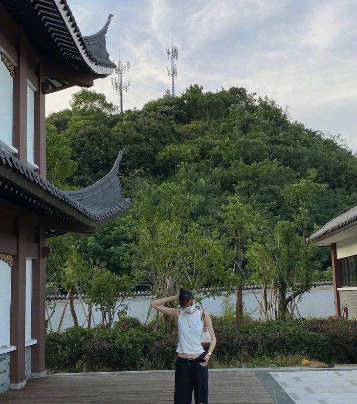 什么|下周穿什么｜刘雯的背心，我穿也能这么好看？