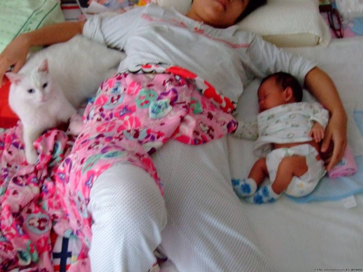 因为|谢娜生二胎后首次露面，产后身材还未恢复，网友：二胎身材太真实