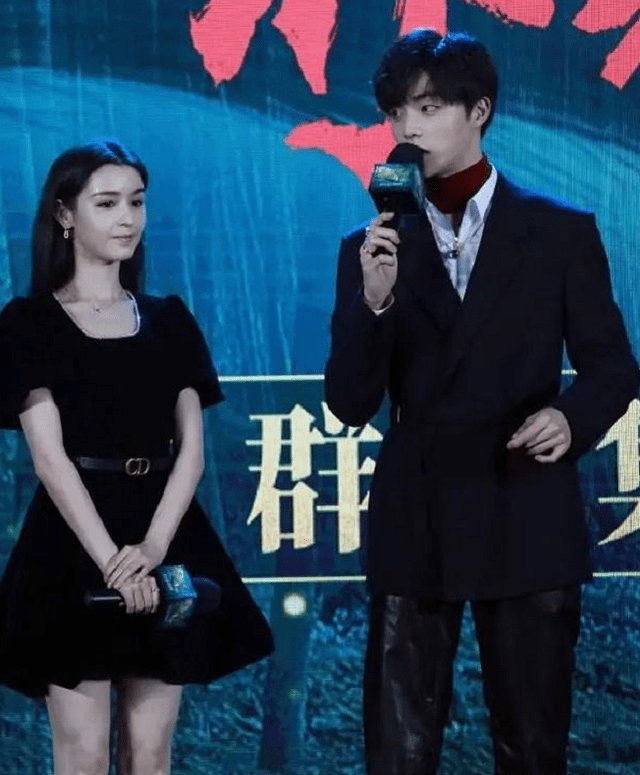 女孩子|哈尼克孜才是新疆女神,穿黑色连衣裙温婉大气,基础款穿出高级感