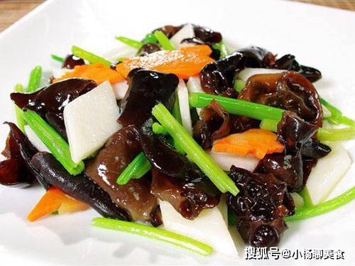 柿子椒|木耳最好吃做法，不油不腻，妈妈天天做给我吃，味道真是百吃不厌