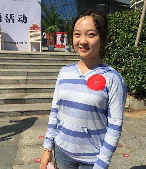 原创林妙可与父亲罕见合影,林爸爸撞脸黄贯中,她调皮曝老爸心理年龄