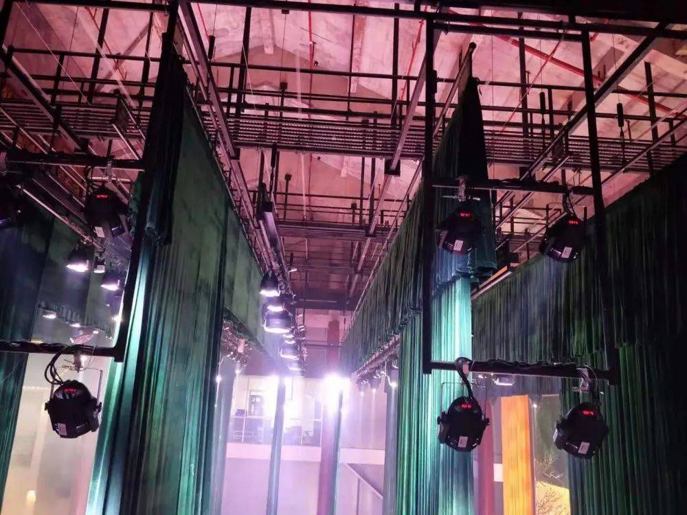 关于舞台装置应该通过怎样的方法去进行解决舞台装置的问题呢?