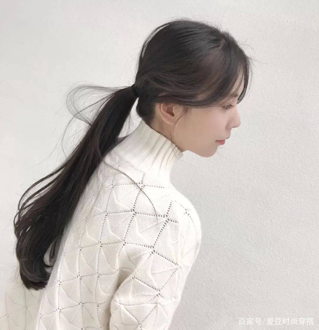 发型|别再披头散发了!这3个发型小技巧显嫩又高级