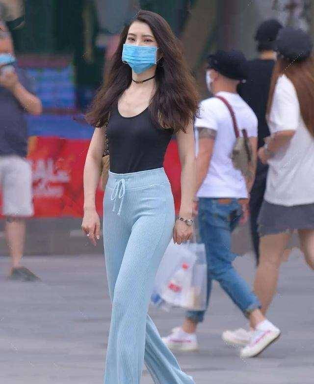 整体|浅绿色清凉吊带背心搭配同色系打底裤,提升整体气质,颜色素雅