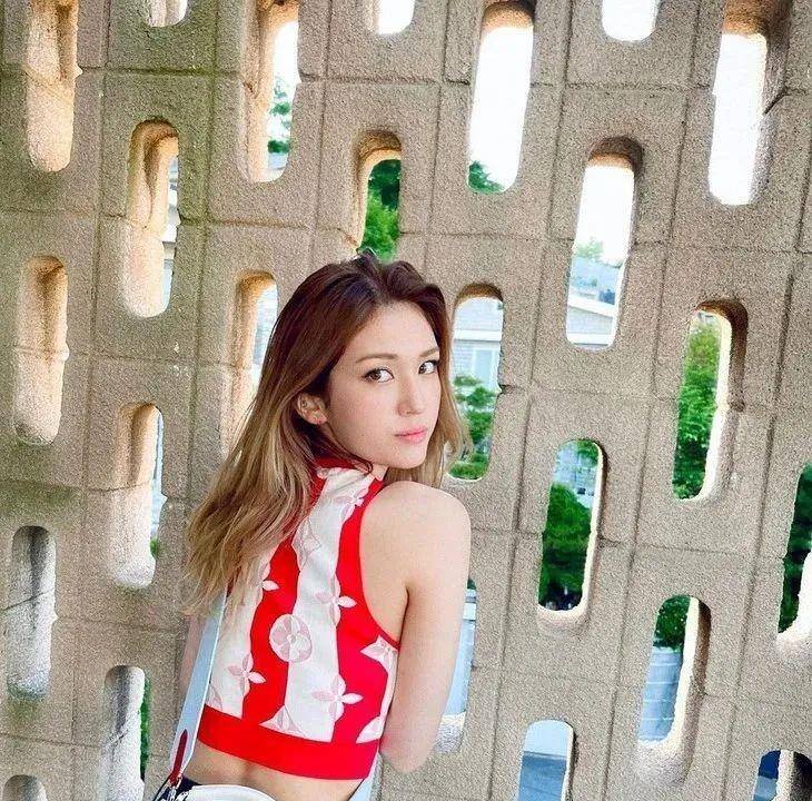 什么|下周穿什么｜刘雯的背心，我穿也能这么好看？