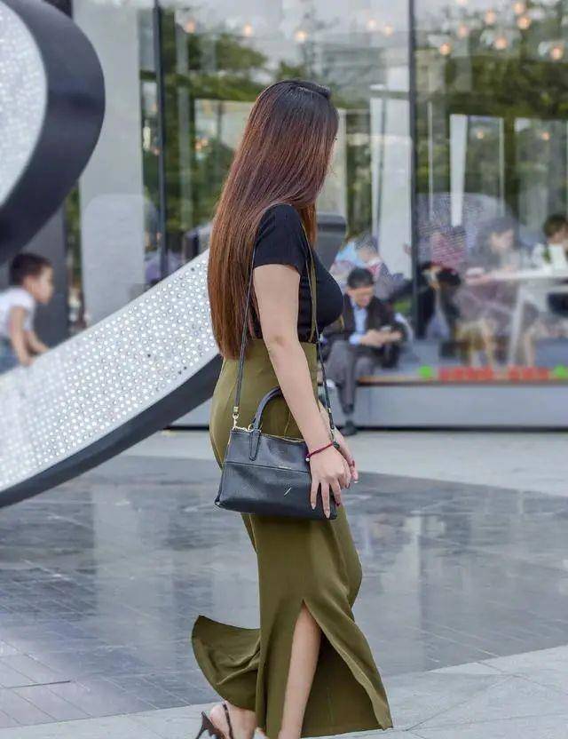 面料|微胖的身材，更适合阔腿裤穿搭，轻盈显瘦又显美的气场?
