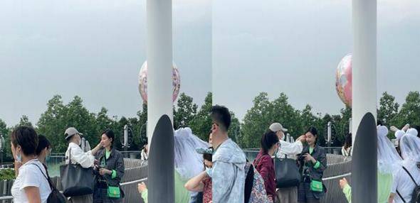 大腿|王丽坤穿衬衫扎马尾出镜，身材也太好了，大腿比普通人小腿还小