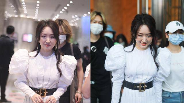 身材|杨钰莹真有少女感，就算穿泡泡袖也不显胖，但脸部看着挺憔悴