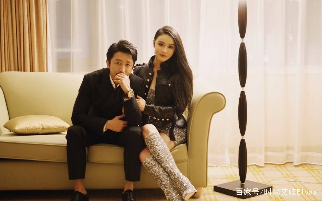 冉莹颖|冉莹颖罕见走机场无人识，瘦成麻杆包身材裙凹曲线，“括号身材”抢镜