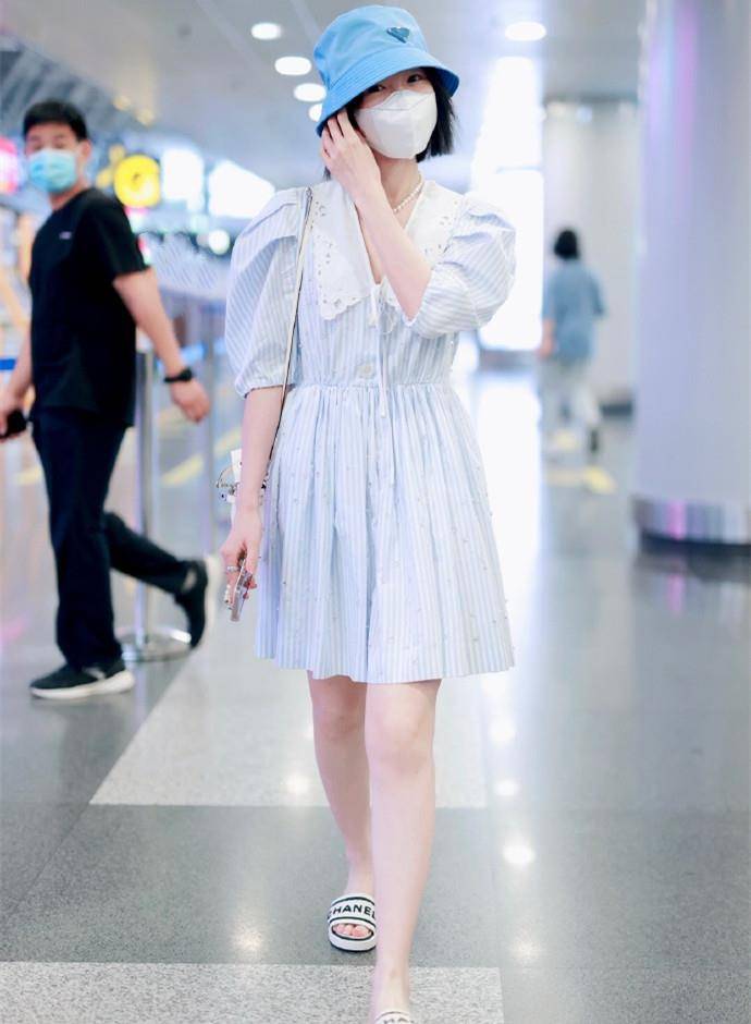 魅力|真替毛晓彤“捉急”，穿拖鞋就去赶飞机，好在穿泡泡裙仍美似仙女