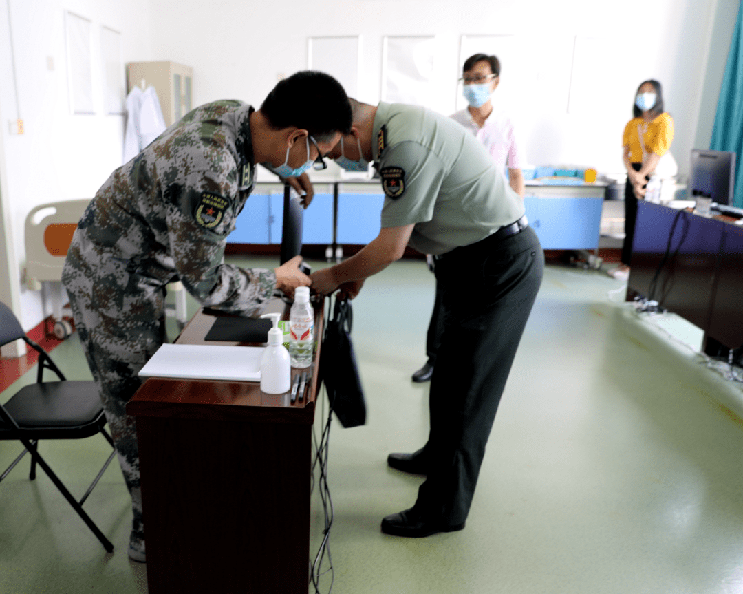 去医院面试(去医院面试的简短自我介绍)