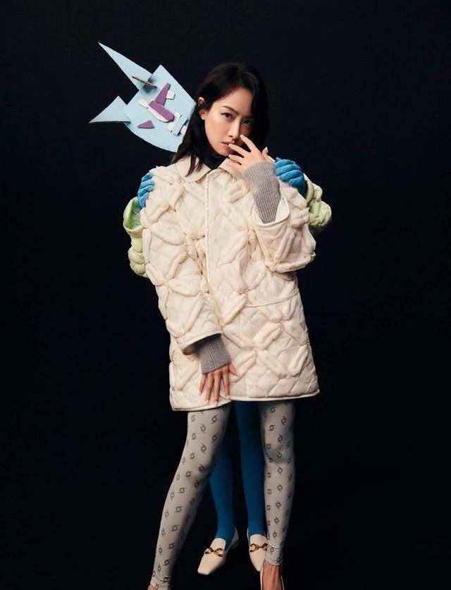 女孩子|宋茜“异次元”穿搭风格，火辣身材藏不住，这么强大的气场没谁了