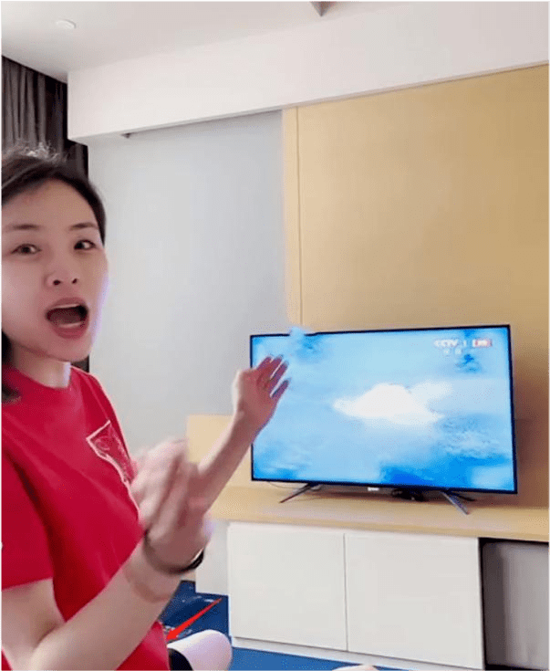 女神|跳水皇后吴敏霞宣布二胎！穿宽松T恤巧遮孕肚，身材纤细不像怀孕！