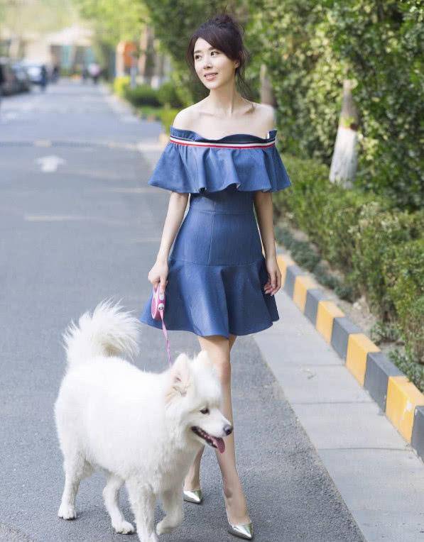 赵薇|和赵薇是同班同窗，40岁有着20岁的身材，穿搭前卫不输赵薇！