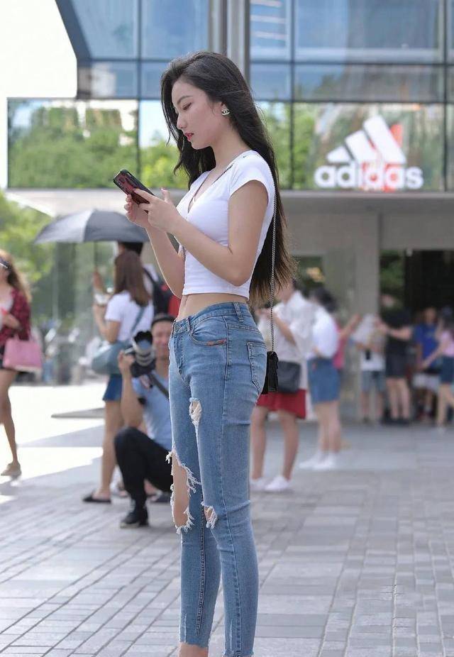 显得|打底裤的多种风格搭配，轻盈舒适又大方，遮肉显瘦