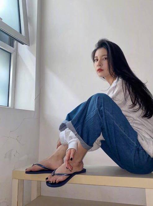 身材|宋妍霏少女心爆棚，身穿粉色短裙变身小公主，身材简直A爆了