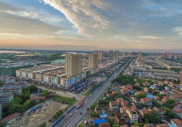 沌口作为武汉新区,是近30年成长起来的新兴,连续两年蝉联武汉市gdp榜