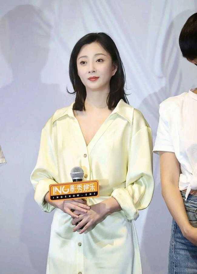 成功|殷桃才是冻龄女神！41岁成功逃过中年发福，穿衬衫裙温婉高级