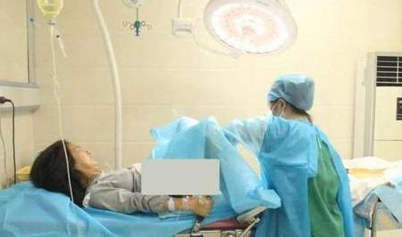 小孙|孕妇怀孕11月未分娩，不得不剖腹产，医生看到胎儿后“怒斥”产妇