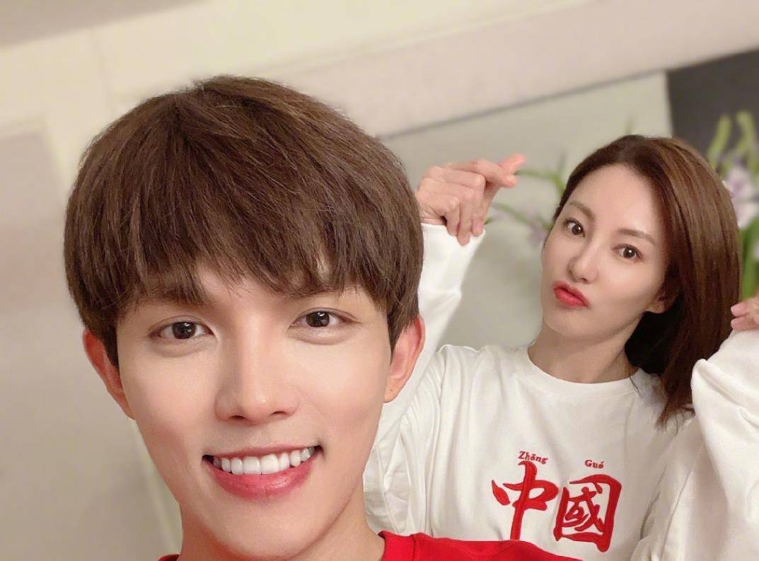 节目组|好甜！张雨绮为袒护李柄熹，当众怒怼节目组并宣布退出，实力护短