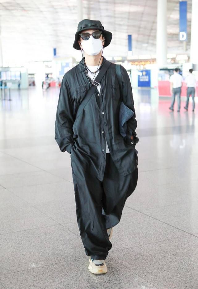 层次感|陈坤造型真“不怕矮”,用宽松单品打造潮流,这样穿初秋值得试试