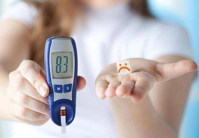 水平|48岁女子降糖半年，血糖从12.8降到4.8，她是怎么做到的？