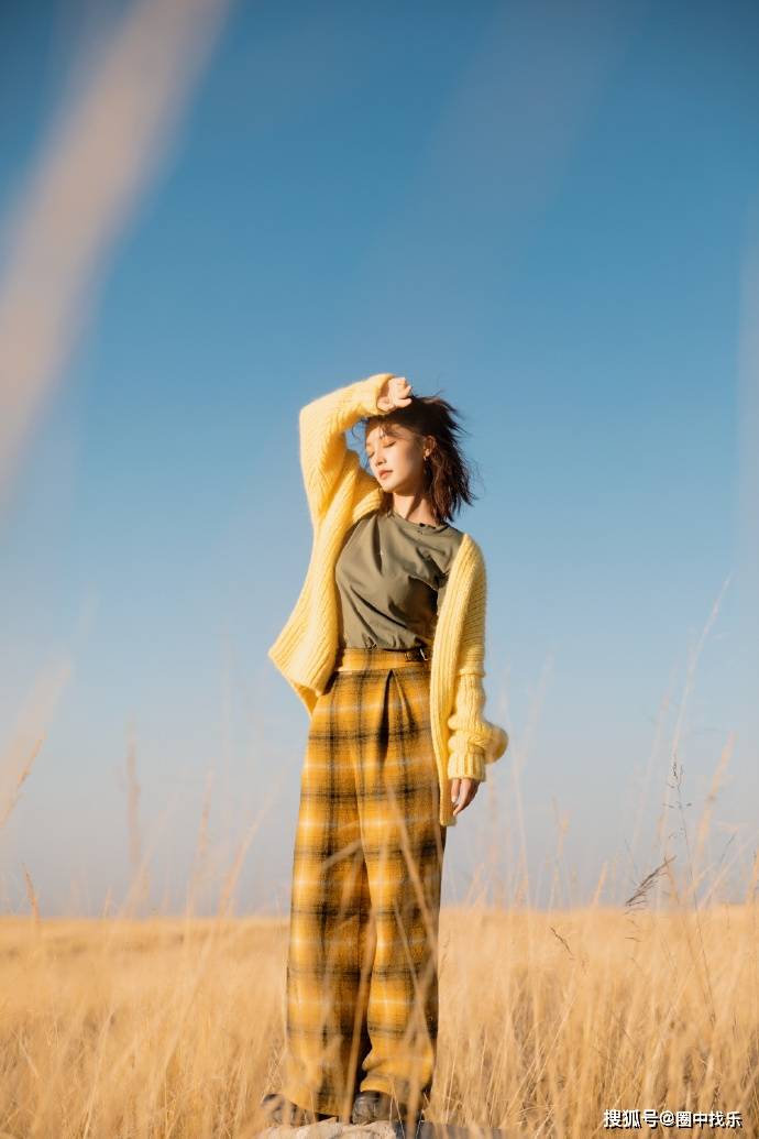 设计|李沁新造型太美！蓝白渐变长裙上身清爽干净又甜美，在逃公主本人