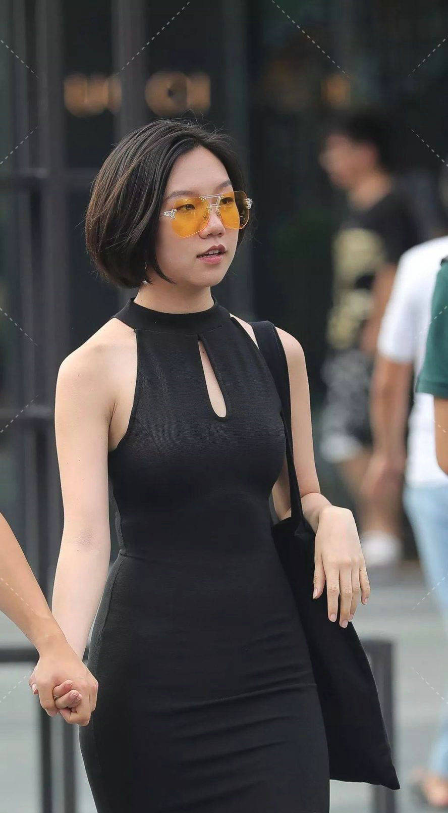 生活|生活就是这样的简单,生活中很多姑娘都会搭配出很精致的感觉