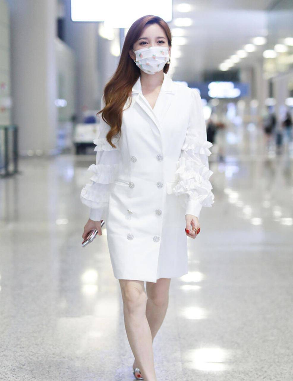裙子|小白裙怎么选呢？创业者穿上显干练，见家长穿大方又得体