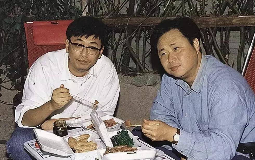 周星驰|31年前，那个把星仔捧成星爷的刘镇伟，为什么现在只能拍烂片？