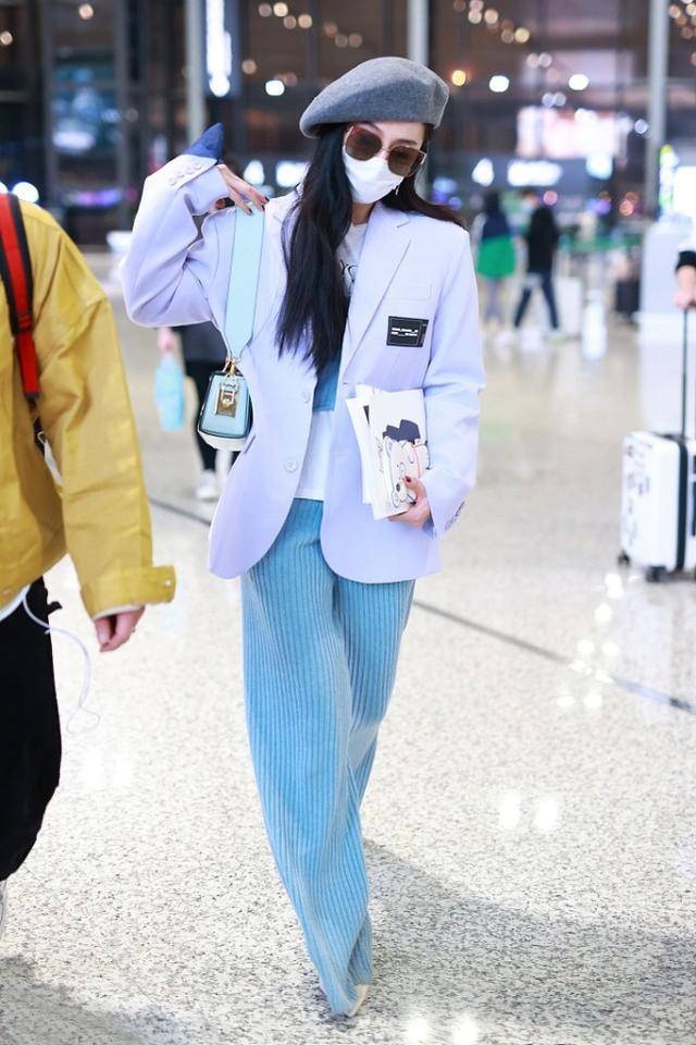 青春|范冰冰走文艺路线,V领毛衣+衬衫青春潮流范十足,40岁还像个少女