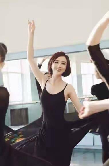 如何夸美女跳舞 e27fa45a98674f99b9069f92cbbb8735.jpeg