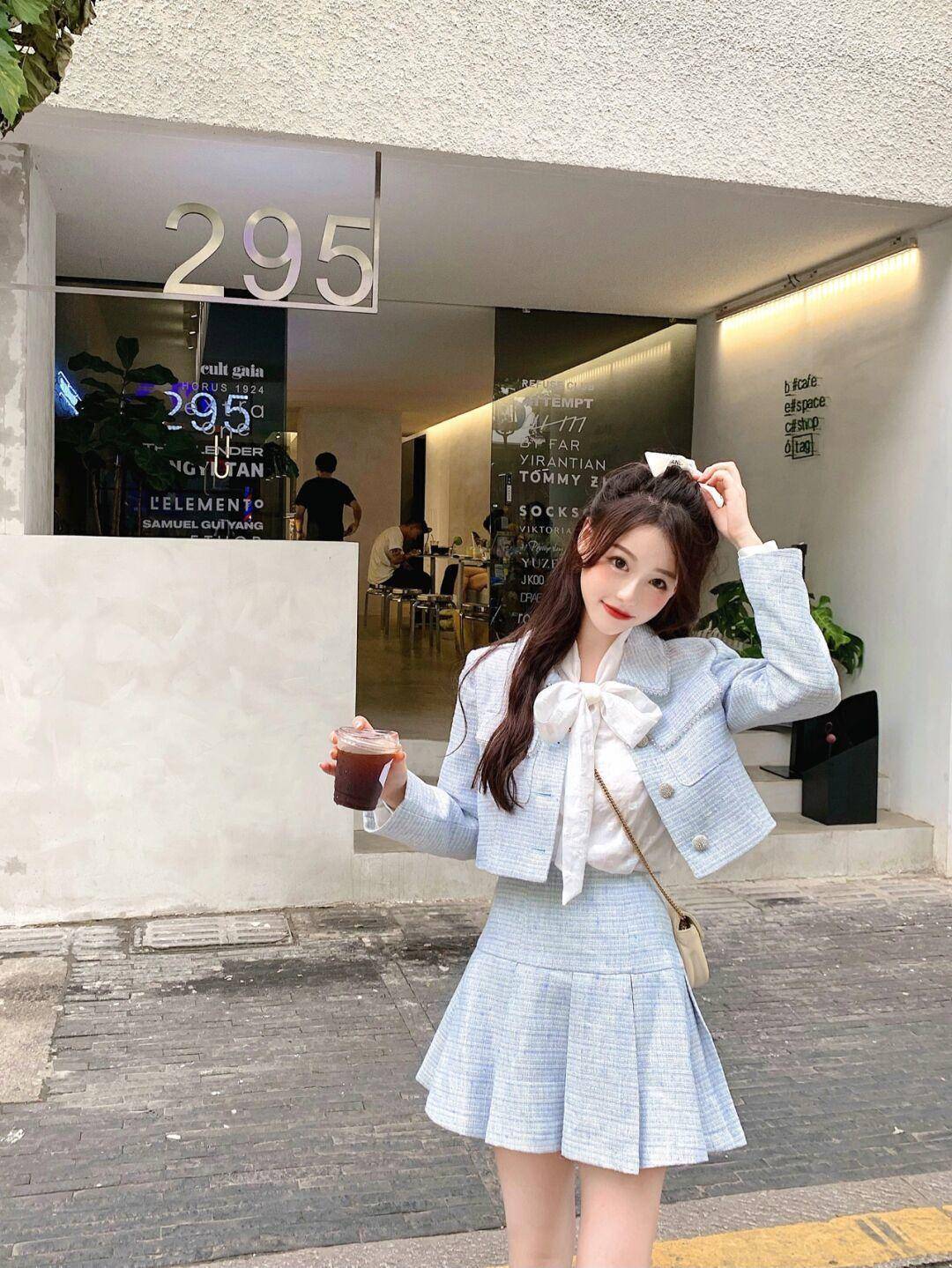 套装|秋天一定要穿一次“小香风套装”，高级不说还显白，美进骨子里