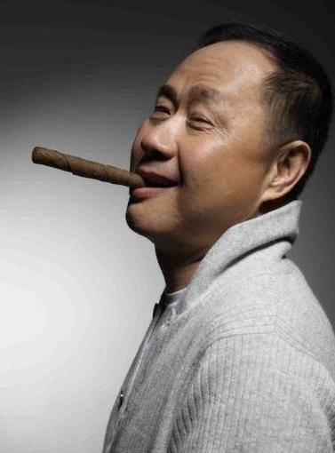 周星驰|31年前，那个把星仔捧成星爷的刘镇伟，为什么现在只能拍烂片？