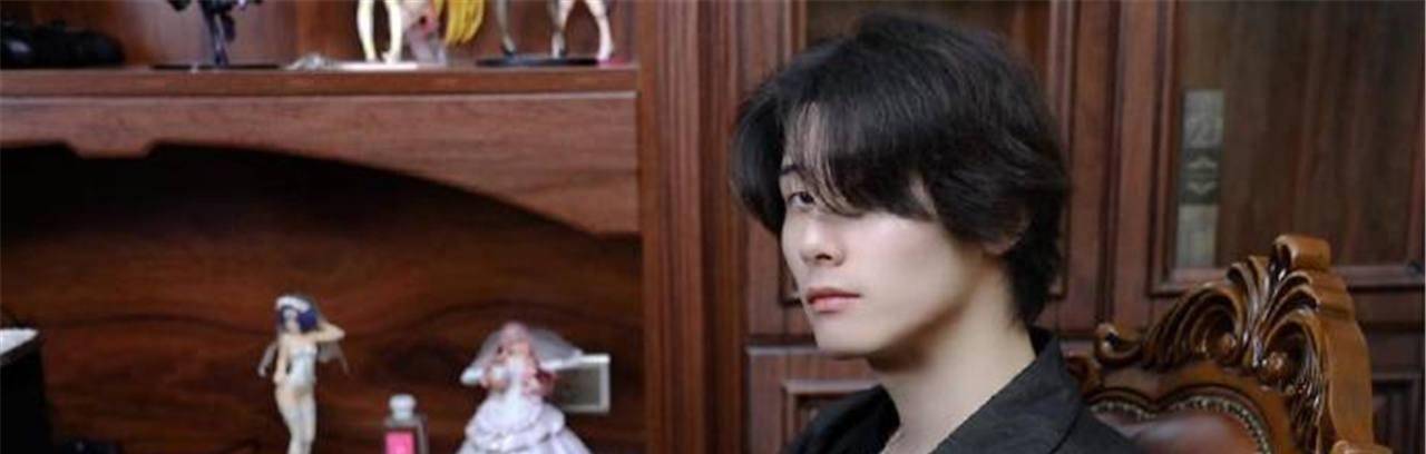 纯黑排行榜_百大up纯黑在b站回归,直播间得罪榜一姐姐,网友:大腿要没了