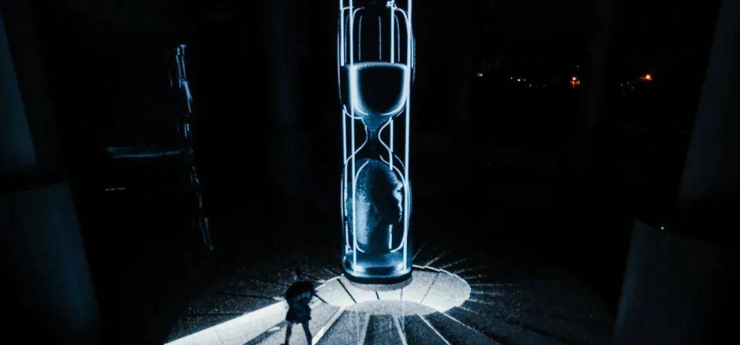 展演|惊艳！广州美术学院惊现赛博朋克沉浸式服装艺术展演-数艺网转