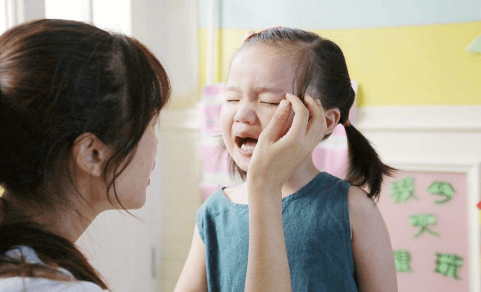 因为|送孩子上幼儿园的最佳人选，既不是妈妈也不是爸爸？你做对了吗？