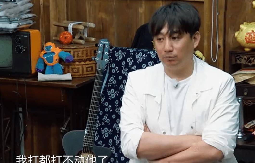 黄磊|黄磊坦言：后悔生孩子晚了，原因略“无语”，却戳痛很多人的心