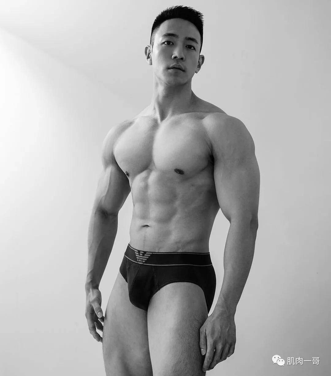 形体|181cm肌肉壮男拍写真走红，这身材让网友不淡定了