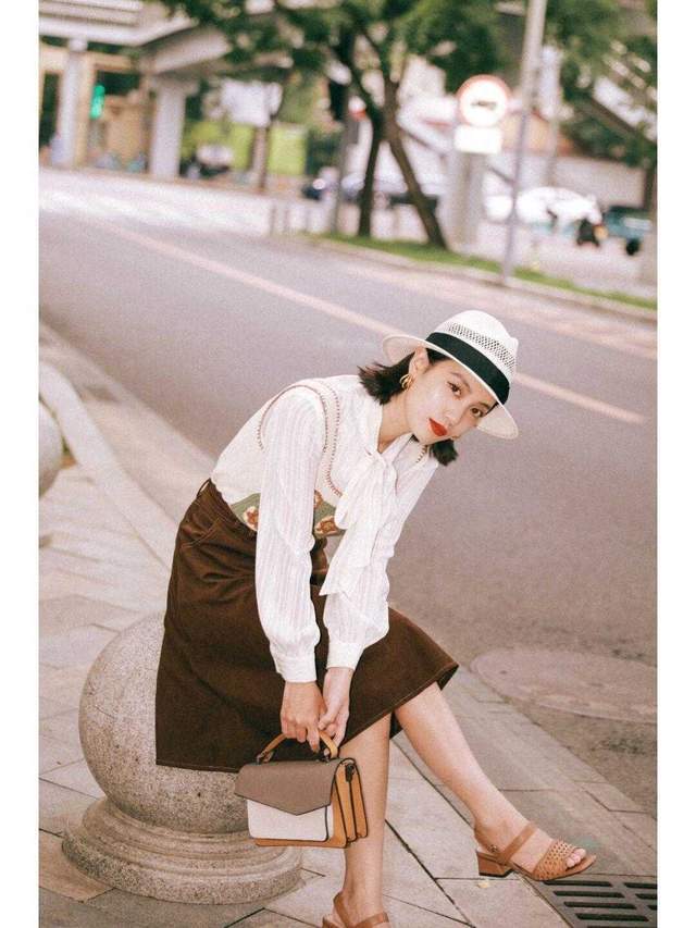 马甲|立秋之后，小个子该怎么穿？试试“衬衫+半身裙”，显高又好看