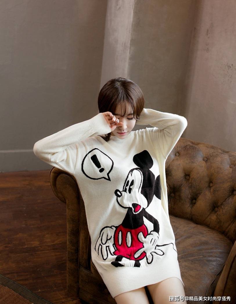 米色|针织裙的修身效果，米色清纯减龄，红色吸睛时尚，尽显完美身材！