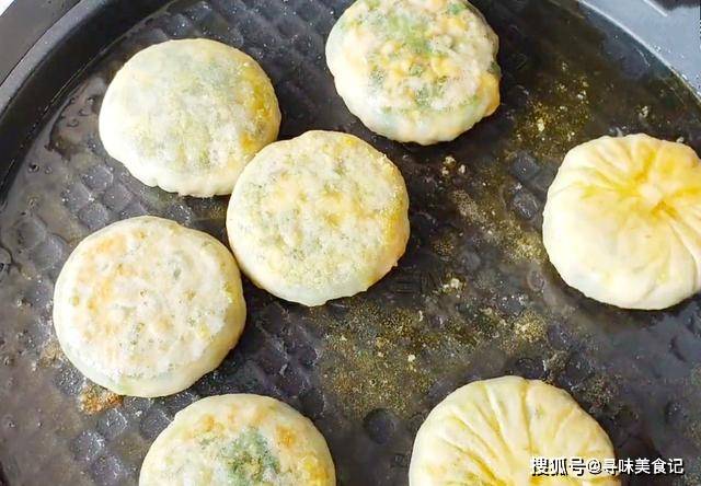 饺子皮|不揉面不擀面,15分钟就能吃的快手早餐,外酥里软,营养又解馋