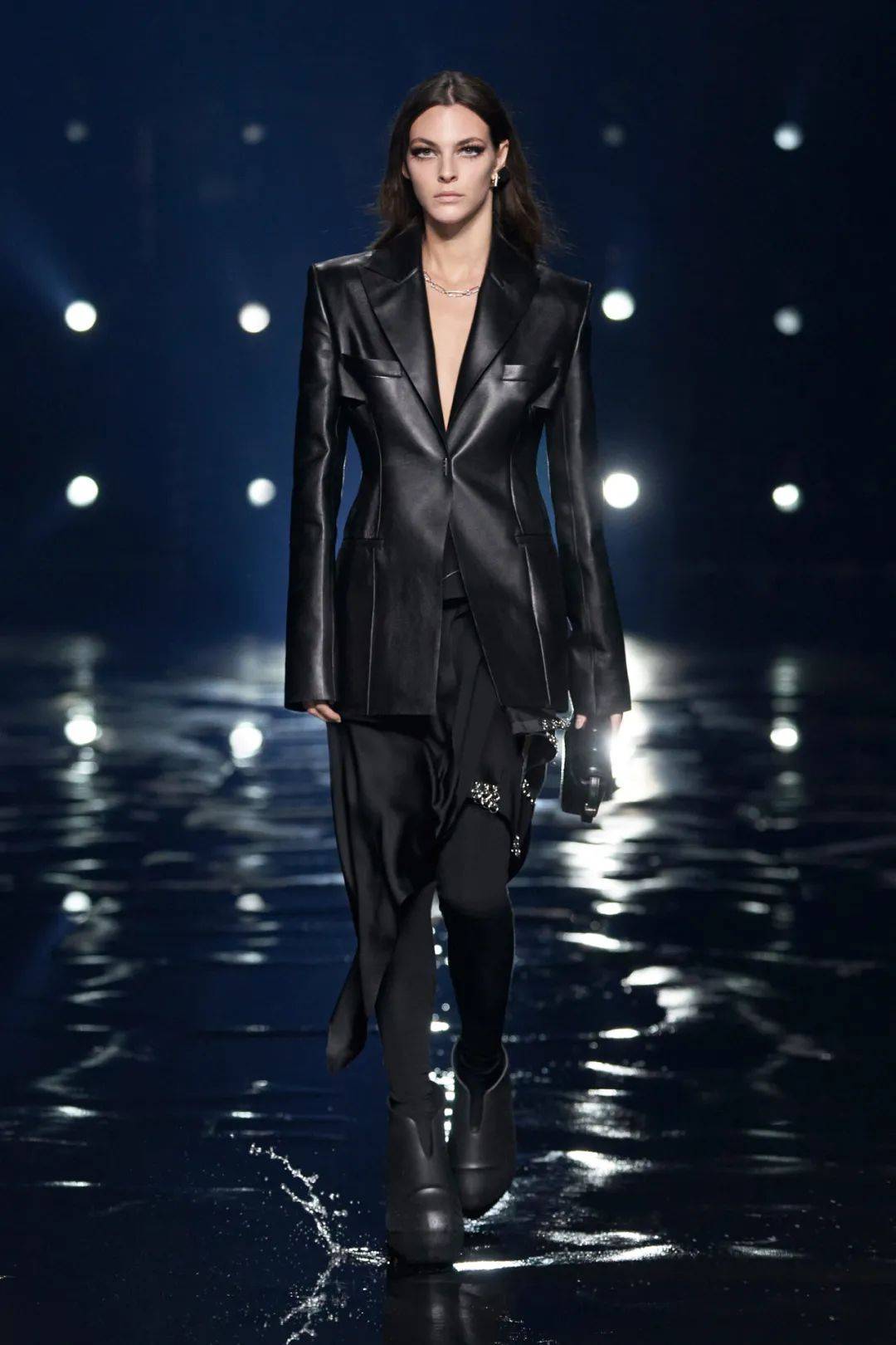 黑色|纯黑世界：Givenchy2021秋冬