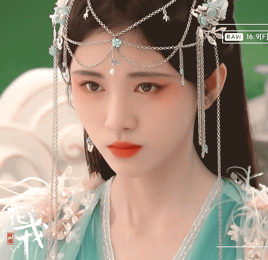 鞠婧祎终于"变脸",新剧《花戎》一改常态,成熟妆容依旧高颜值